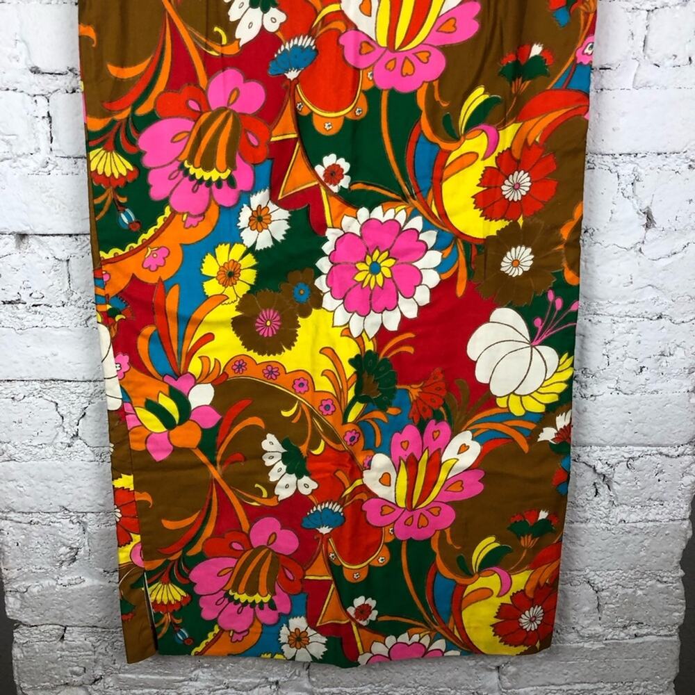 Vintage Floral Hawaiian Dress - Picture 9 of 11